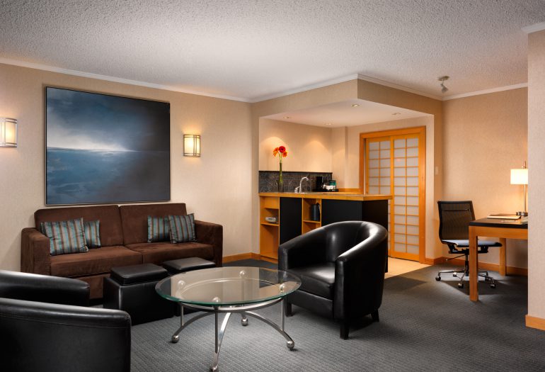 Hospitality Suite Living Room & Wet Bar